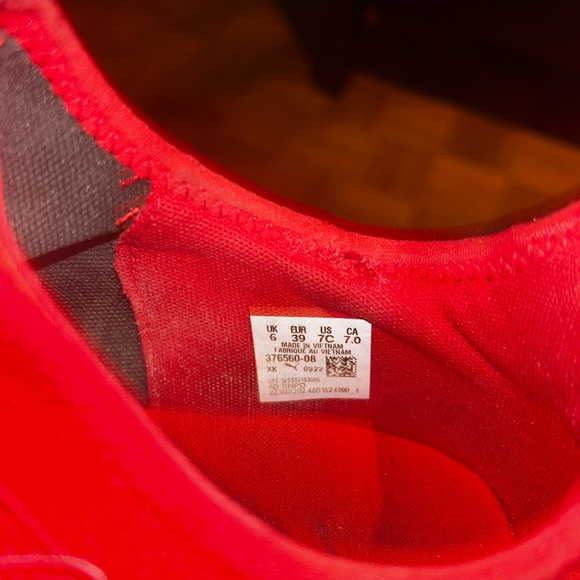 Red puma shoes - Picture 2 of 2